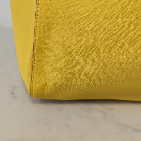 TORY BURCH Robinson Textured Lemon Drop Leather Small Tote Bag - Picture 4 of 6